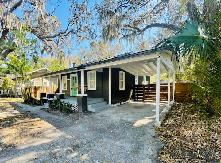 CoZy Fenced Bungalow Home Pets OK mins to Downtown Houses for Rent in