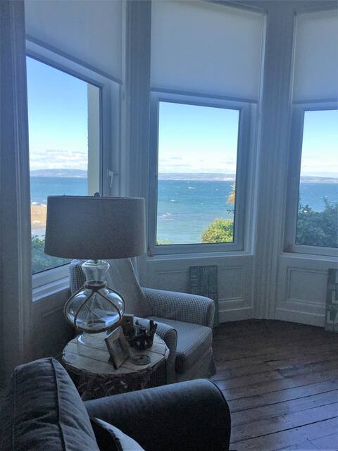 Perfect getaway seafront home, sleeps up to 4