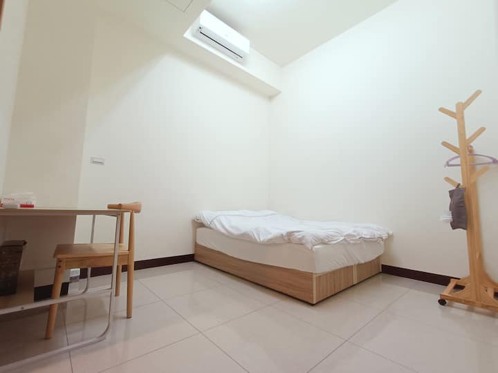 Dvojposteľová izba s vlastnou kúpeľňou na prízemí