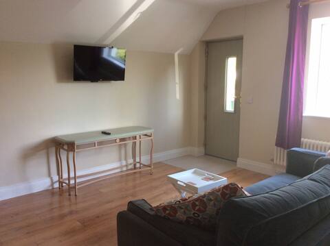 Successful Airbnb property: Upstairs private apartment with parking. in Killarney