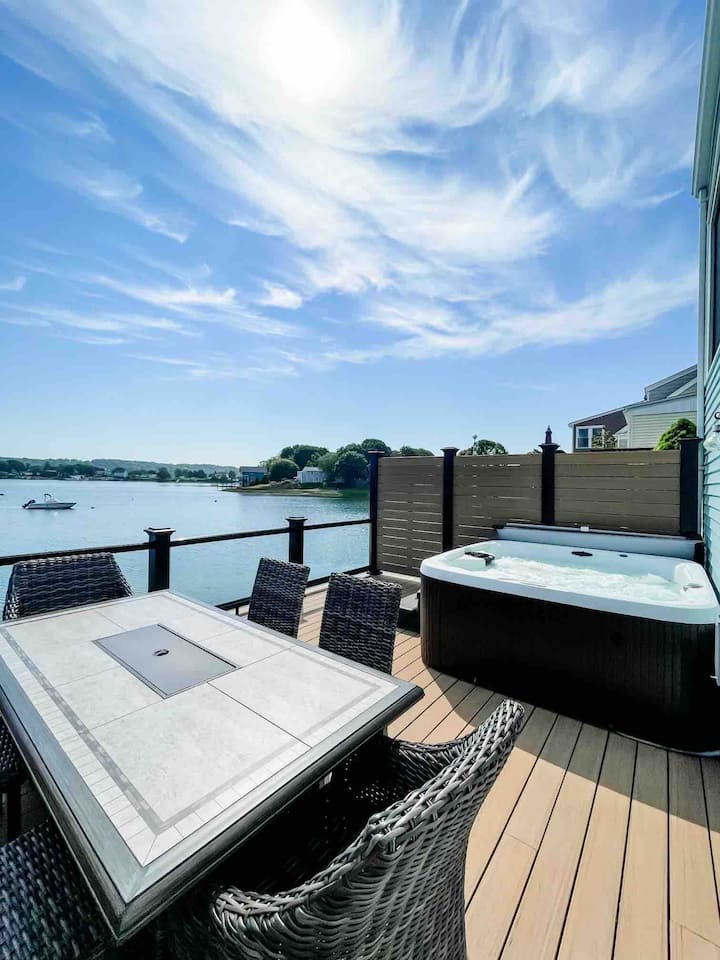 Waterfront Oasis Minutes from Newport