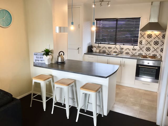 FairySprings Townhouse -Modern Family Home w/ Wifi