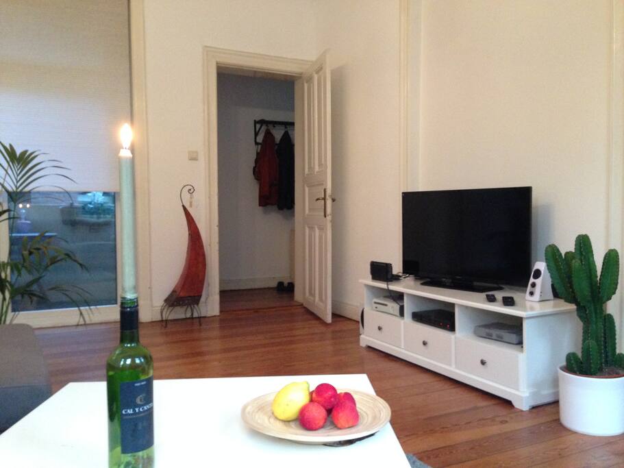 Blick zum Balkon & Flur