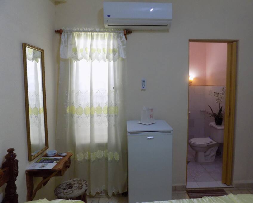 Habitación matrimonial con baño privado