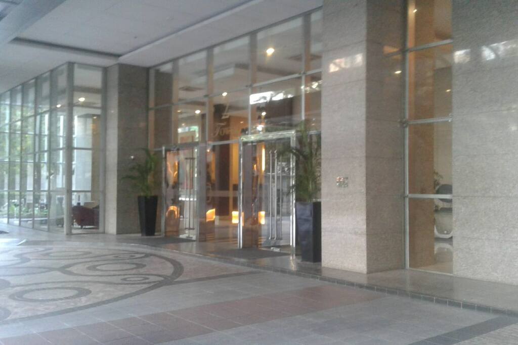 The St Francis Shangri La Place T 2m16 Condominiums For