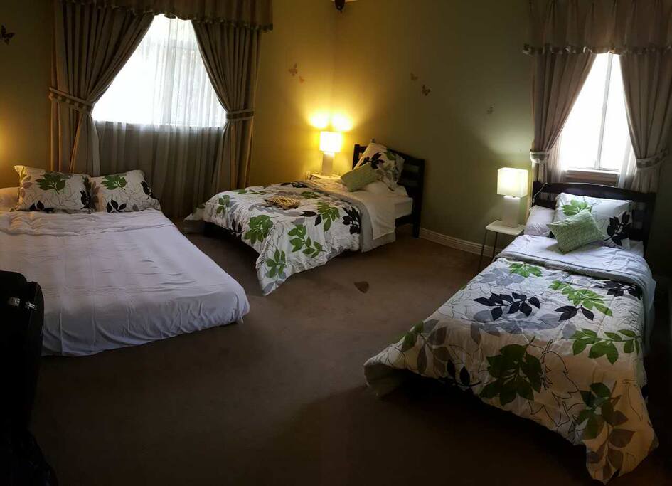 A Large Room For 4 Guests