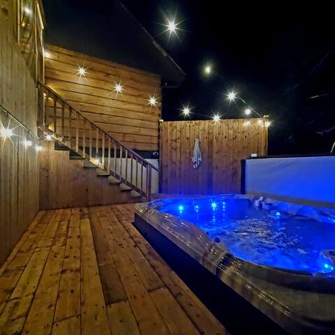 Chalet Shtom - Waterfront Serenity