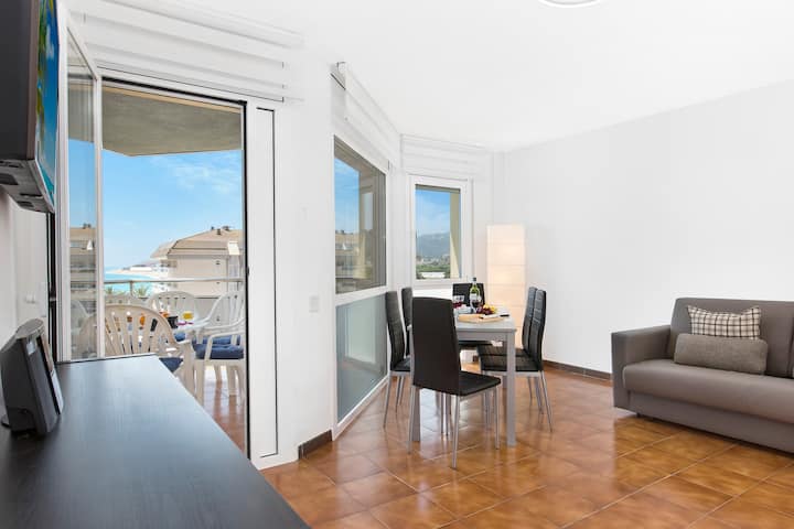 غرفة معيشة / طعام تطل على المحيط 