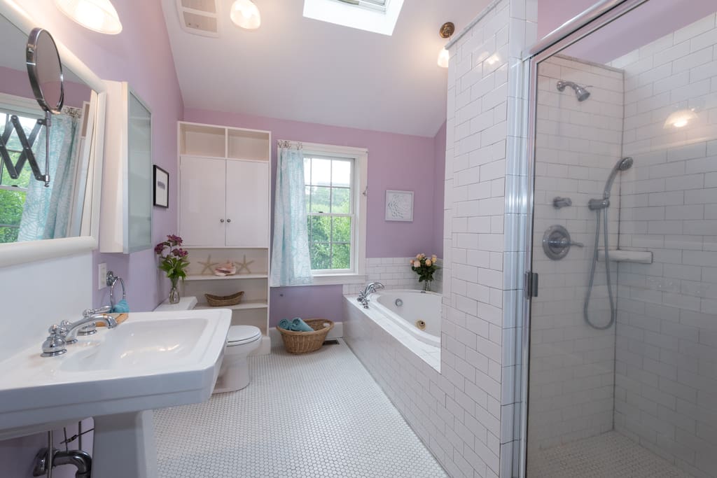 Very spacious bathroom