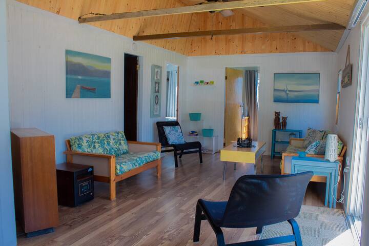 Quaint Turkey Point Cottage Cottages For Rent In Vittoria