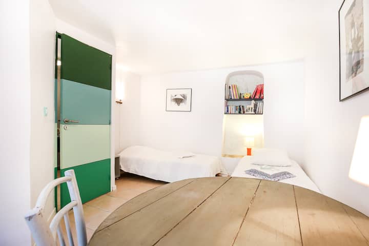 საძინებელი 1