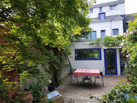 Large house with garden, 100 km Paris.