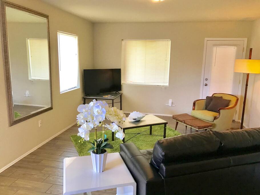 Living room complete with full size sleeper sofa