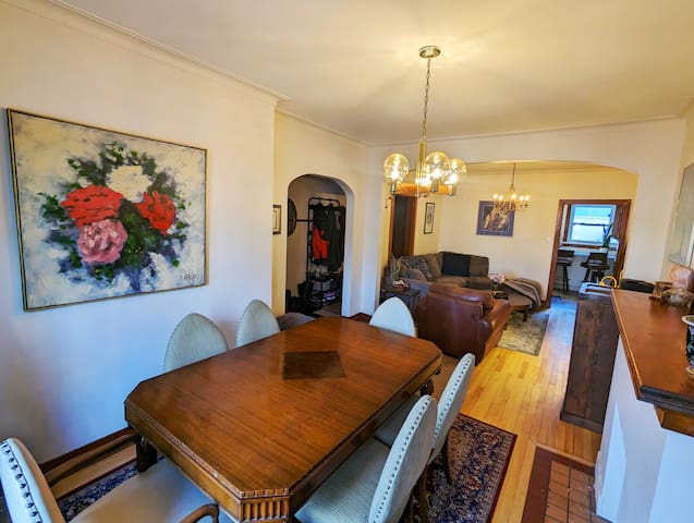 Spacious 2 bedroom in Byward Market w/ parking