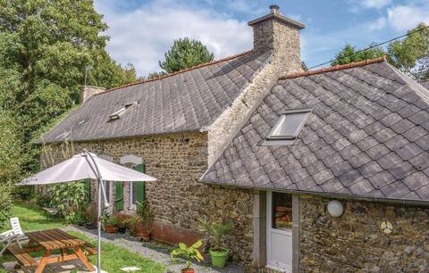 small farmhouse on the Breton coast