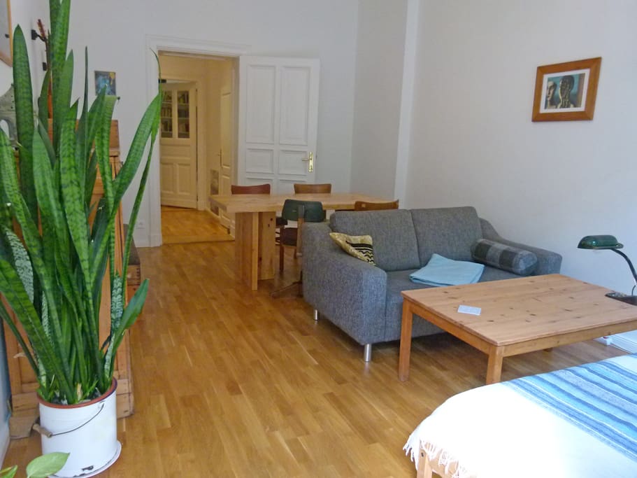 Zimmer 1 (Einzelbett, tagsüber auch als Couch nutzbar)