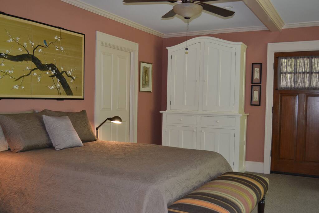Comfortable queen bed
