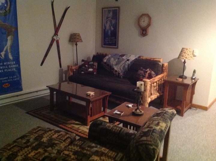 Benedenverdieping familiekamer met futon