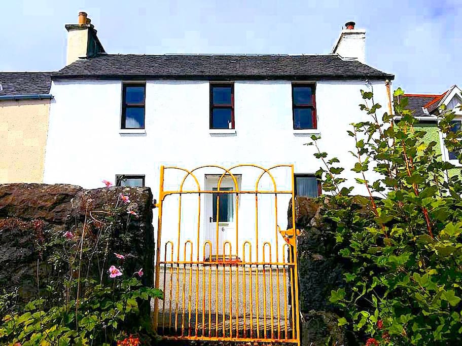 Front of Aisling Cottage