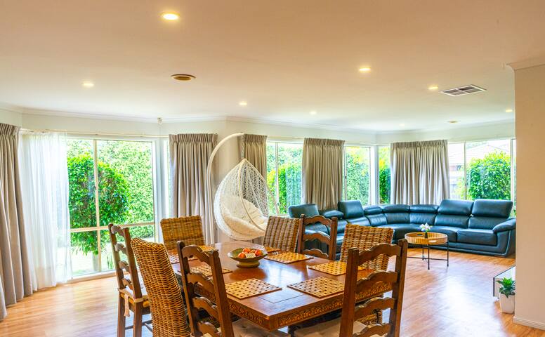 Brightside -wifi/Nflix /Theatre room/Near Airport