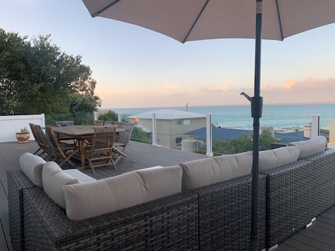 Hooper's View- Sea Views, FREE WIFI!