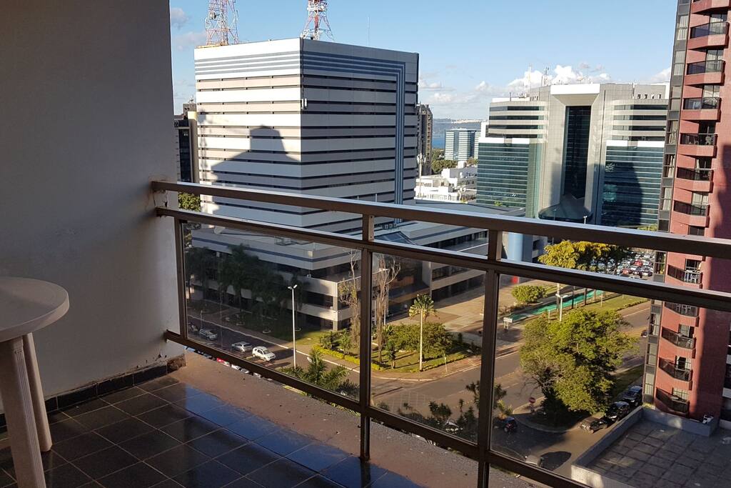 Vista para o nascente até o Lago Paranoá ao fundo