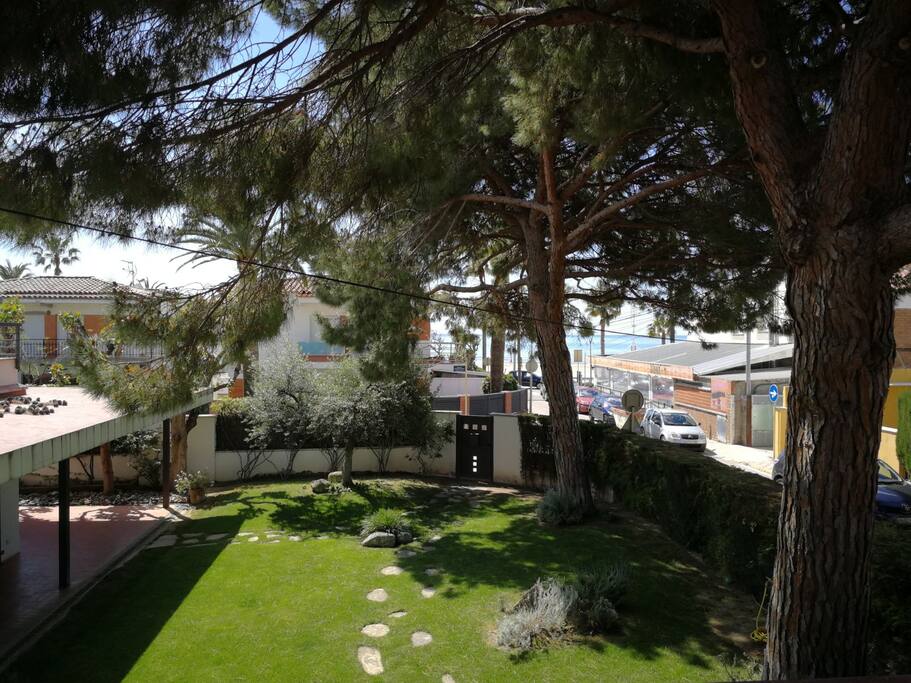 vista jardín y mar