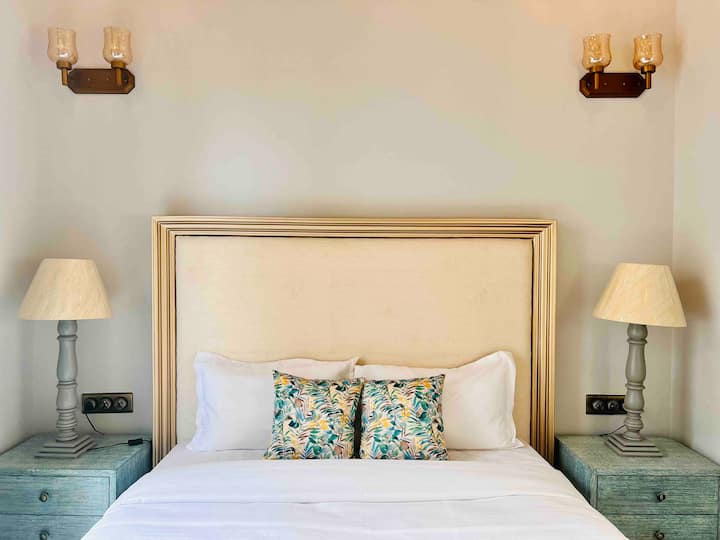 Bedroom 1 image 2