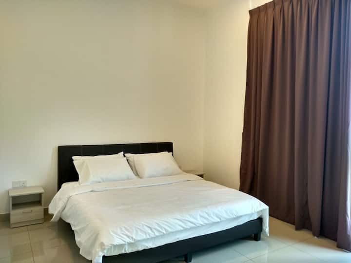 Главна спалня с голямо двойно легло