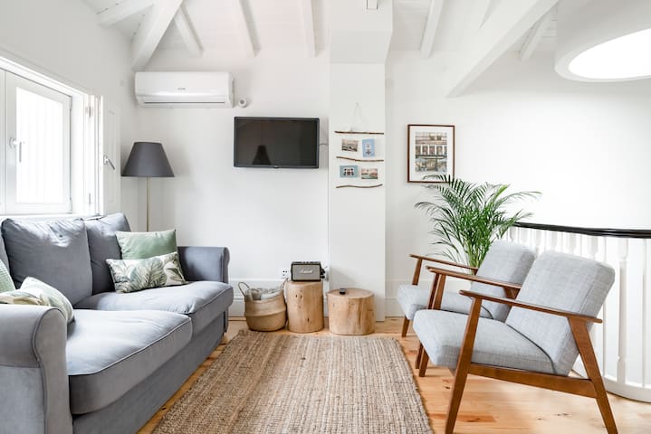 Flores Rooftop – Charm apt with Balconies and AC