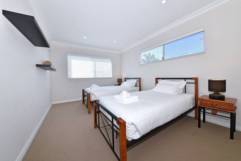 BEDROOM FOUR
WITH TWO KING SINGLE BEDS