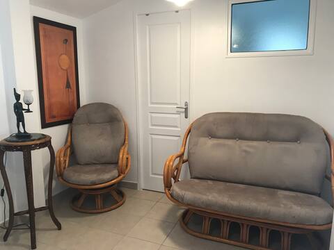 Top Airbnb: Relaxing and rejuvenating stay, swimming pool and jacuzzi. à Villeneuve Lès Avignon