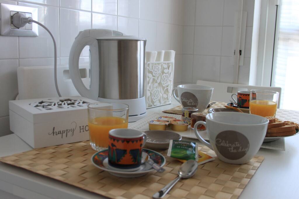 COLAZIONE IN CUCINA