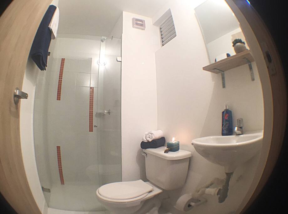Baño iluminado, y moderno