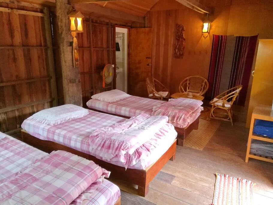 Classic House bedroom with 3 sgl beds