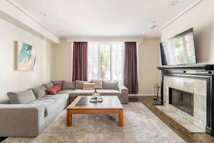 New! Spacious Modern 5 Bd Condo - Chicago, IL