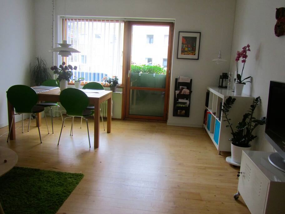 The diningtable is placed by the window in the livingroom. "French" balony.
