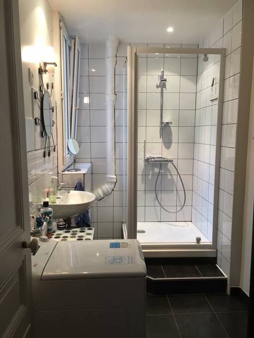 Salle de bain Avec machine à laver