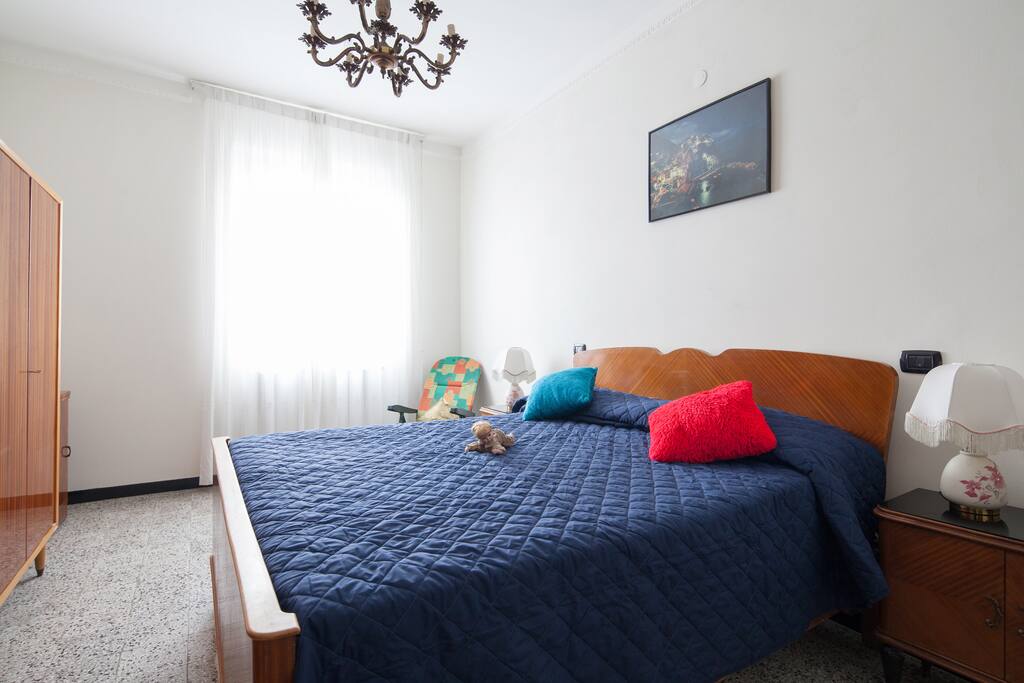 The first room with double bed (there's also a wooden children bed inside). Camera matrimoniale, c'e' anche un letto per bambini con sponde).