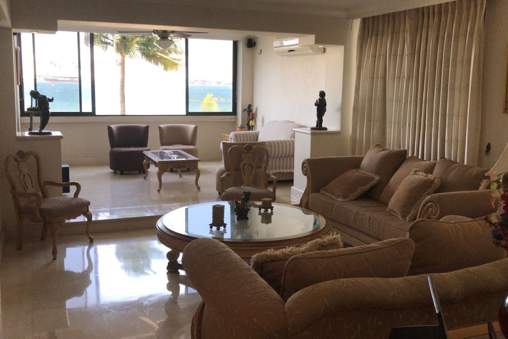 (ESP) Sala de estar - EN) Living Room - (FR) Salon