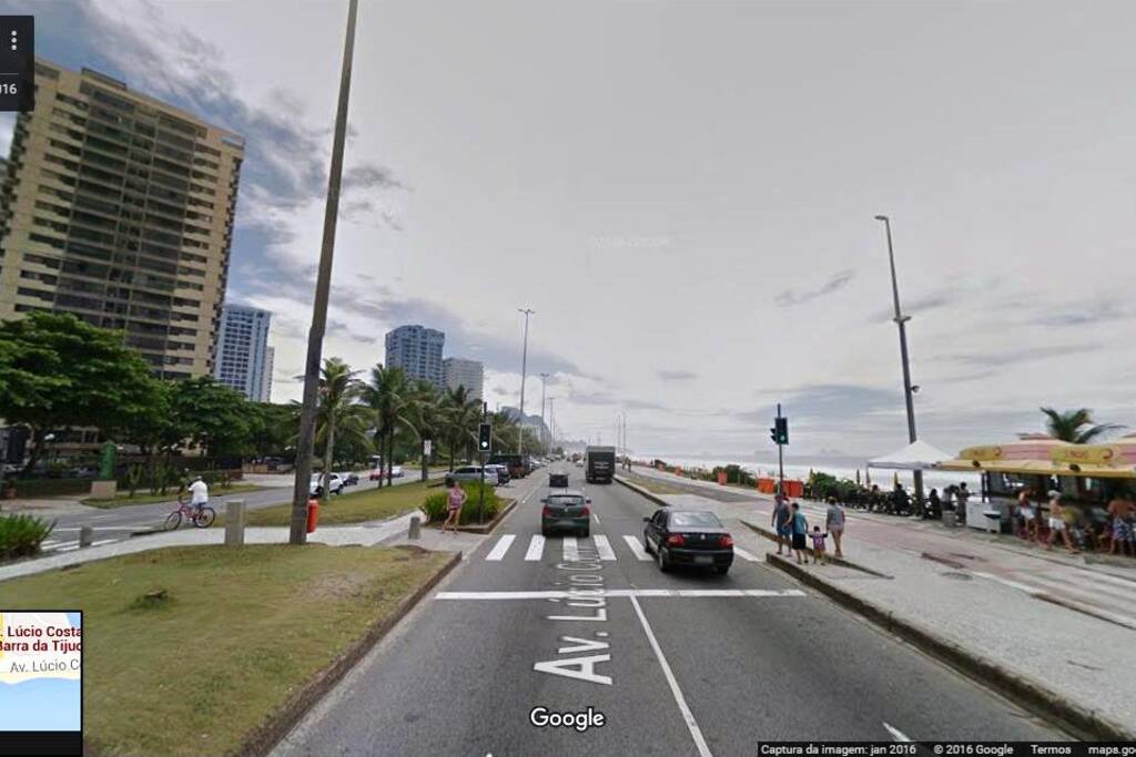 Entrada do Prédio - Vista prédio e praia