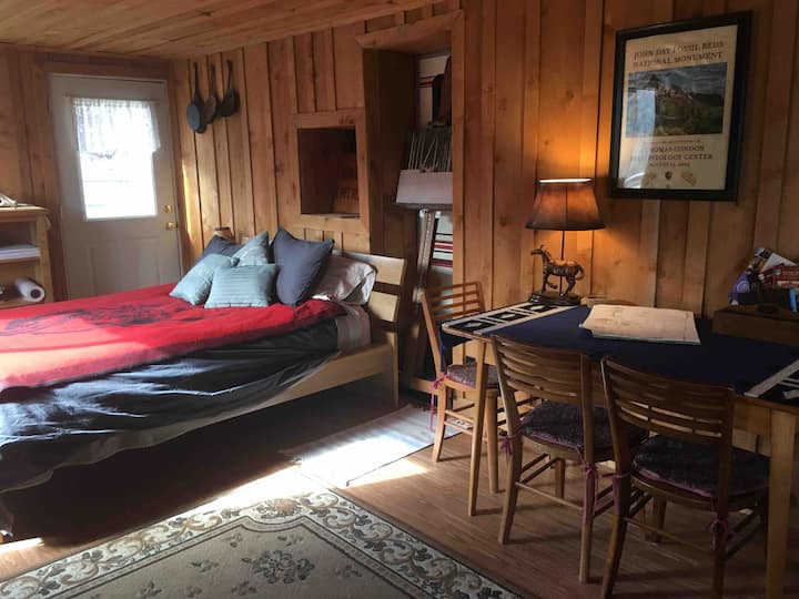 غرفة نوم الاستوديو الأمامية