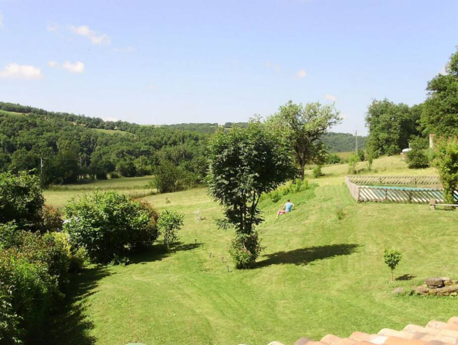 terrain à disposition. Vue depuis la maison