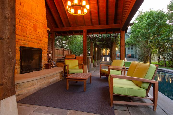 Glenmont Inn-Whole House! Outdoor oasis-Pool,Fire gallery image 5