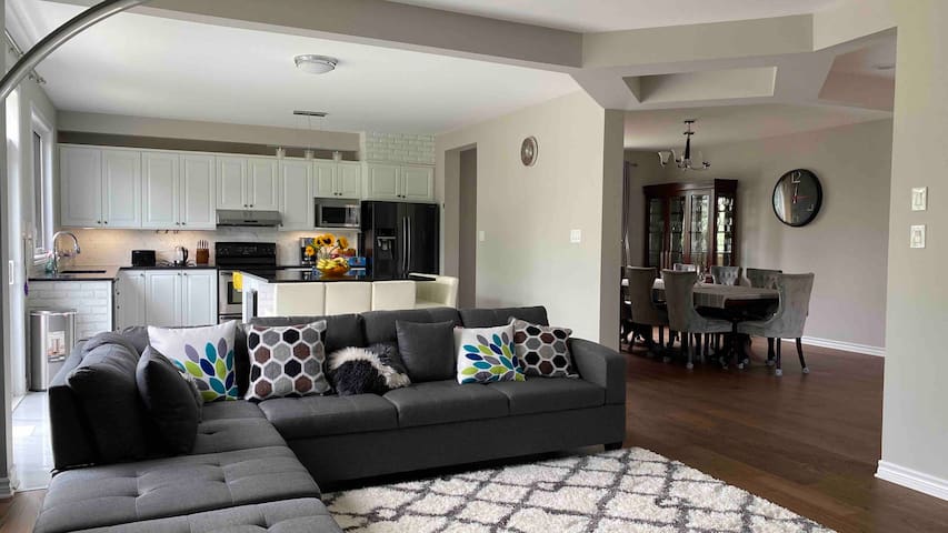 Sleeps 8+ close to Tanger outlets modern house gallery image 3