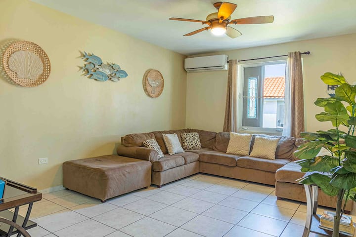 Solar-powered Villa Near Airport & Top Beaches - Aguadilla