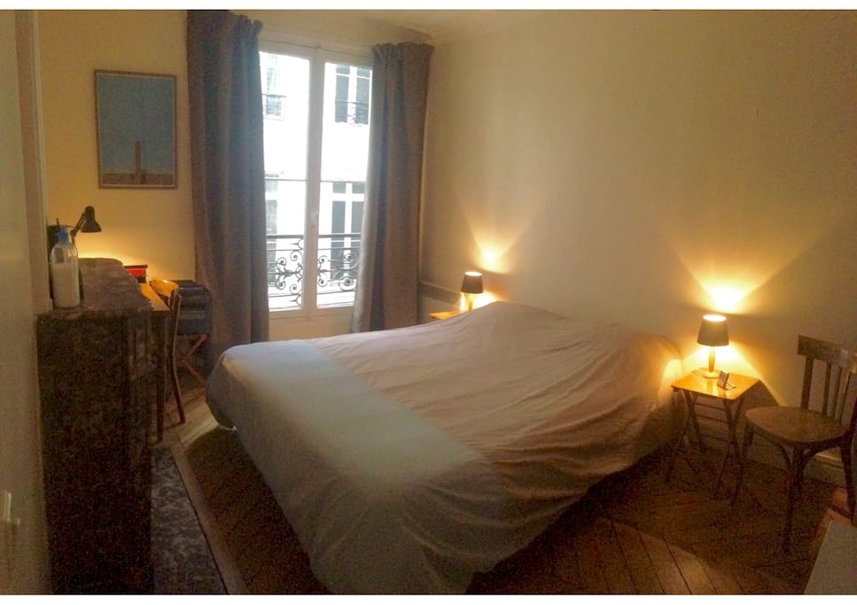 Chambre calme sur cour / Bedroom overlooking a quiet courtyard