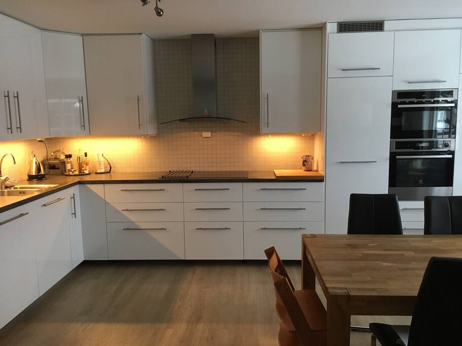 Kjøkken med spiseplass