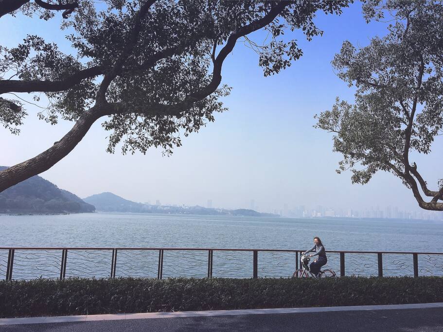 毗邻东湖绿道