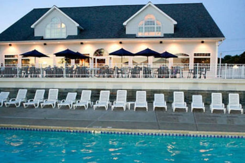 Dockers Restaurant & Pool